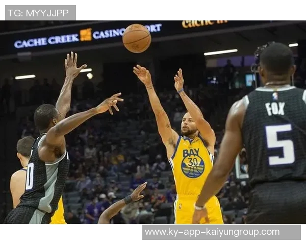 波杰姆在30分钟内多次砍下20分5篮板5助攻并命中5个三分追平库里勇士队史第二人